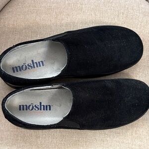 Women's Black Slip-On Sneakers — Cushioned Everyday Comfort